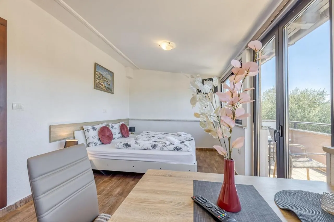 ゲストハウス San Valentino Apartments ウマグ