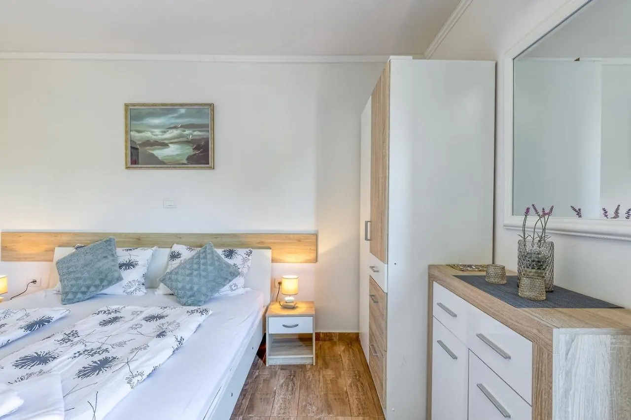 אומאג San Valentino Apartments 0*,  קרואטיה